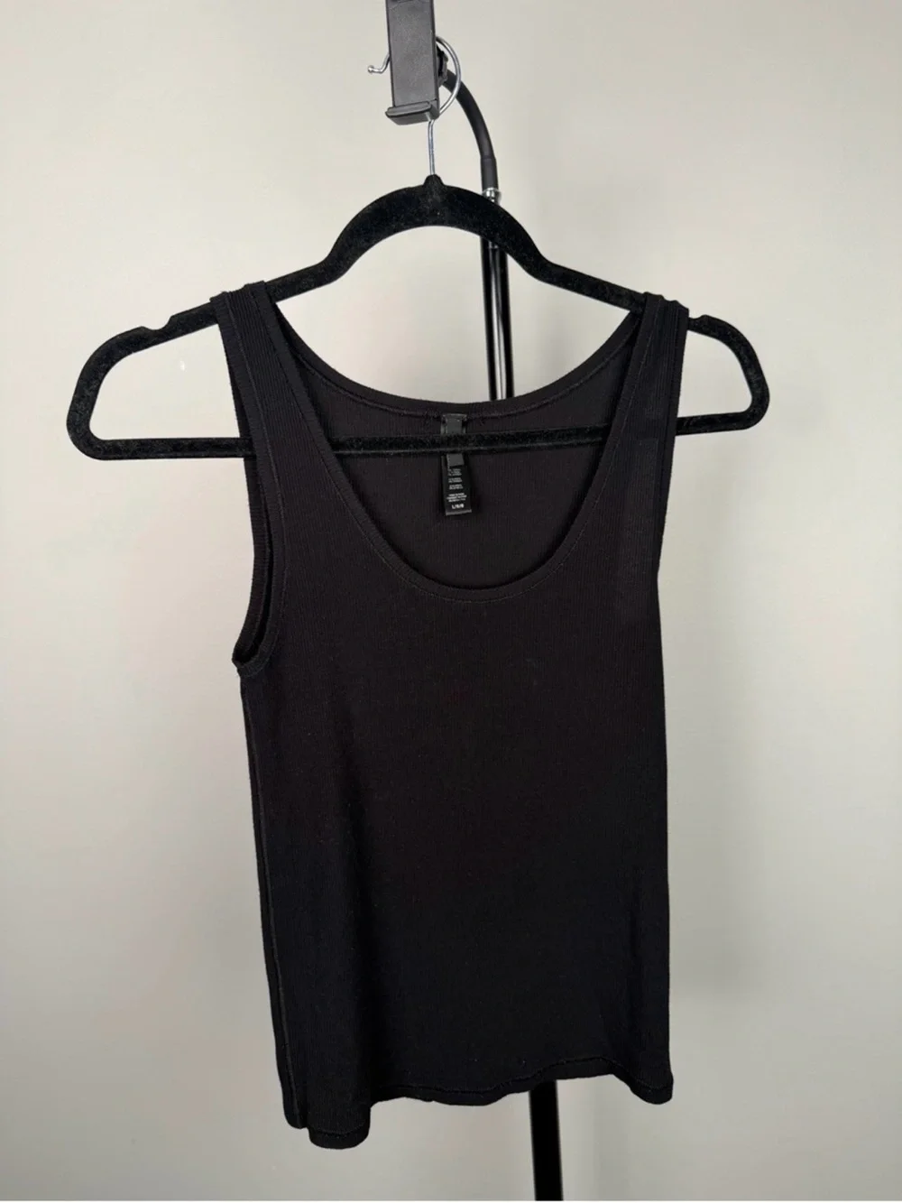 SKIMS soft lounge tank top - Picture 3 of 4